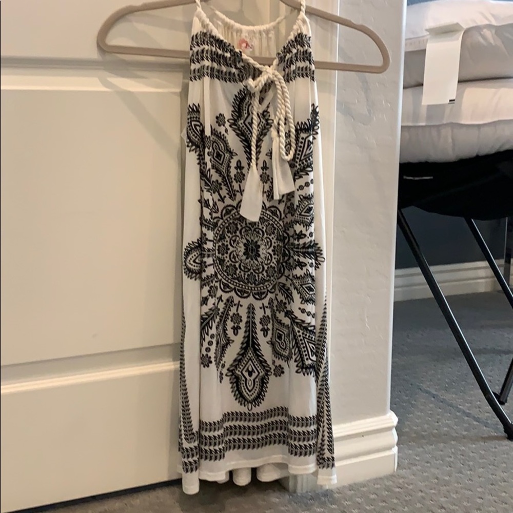 1.2.3. Black and white top